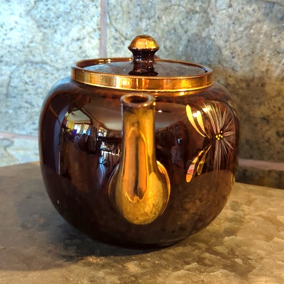 Vintage Gibson's floral, hand painted Brown and Gold Teapot - Picture 4 of 10